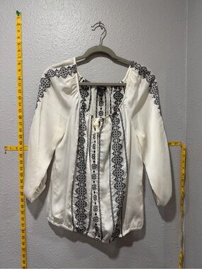 White House Black Market Embroidered Peasant Blouse Size 10